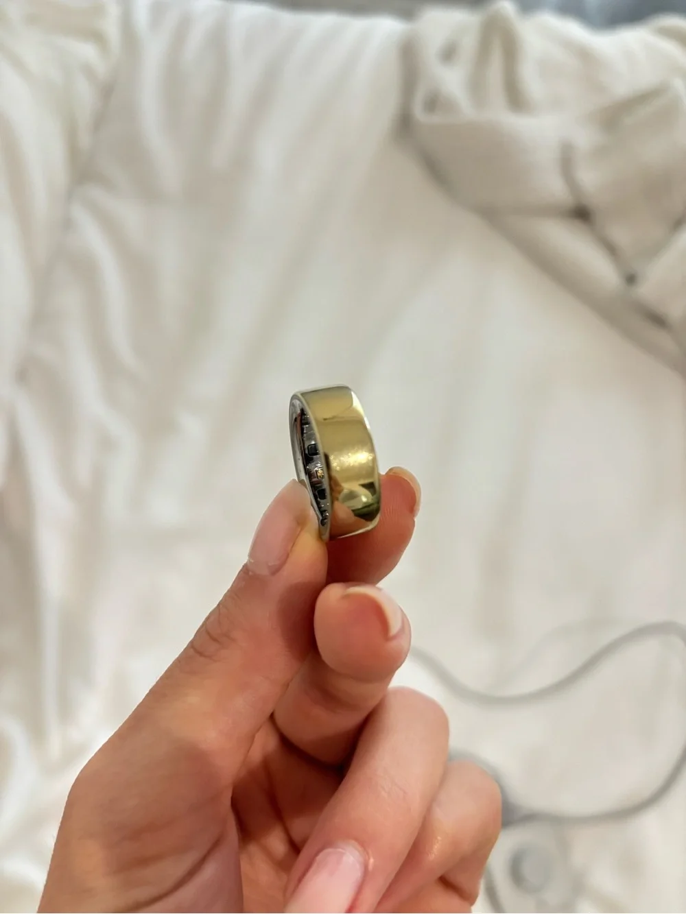 Oura Ring 4 Size 8 Charger and Gold Oura Ring 4